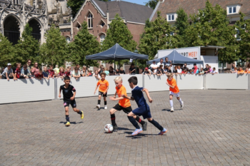 Voetballende leerlingen